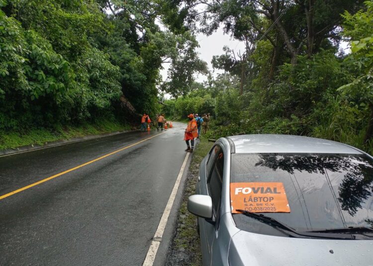 FOVIAL continúa con sus labores para mantener la conectividad vial pese a las lluvias