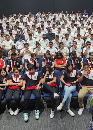 Becas gratuitas en inglés disponibles para salvadoreños dentro y fuera del país