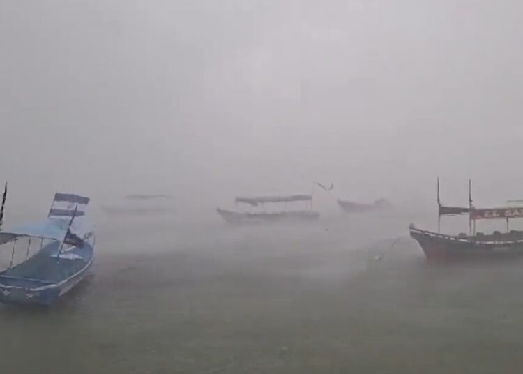 Lluvias diarias y mareas vivas marcarán el clima de esta semana en El Salvador
