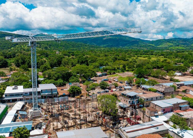 La construcción del mercado avanza para mejorar la economía y servicios en Nueva Concepción