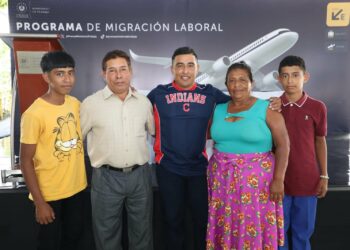 Nuevo grupo de salvadoreños viaja a Canadá gracias al Programa de Migración Laboral