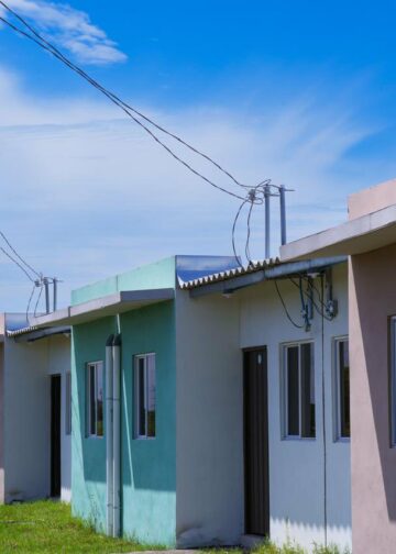 Gobierno avanza en reasentamientos para garantizar viviendas seguras a familias salvadoreñas en situación de riesgo