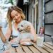 «Nuevo auge comercial: Cada vez más dueños de perros llevan a sus mascotas a tiendas, hoteles y restaurantes