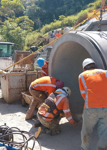 Fovial sustituye antigua tubería en carretera Panamericana para mejorar el drenaje de Cojutepeque