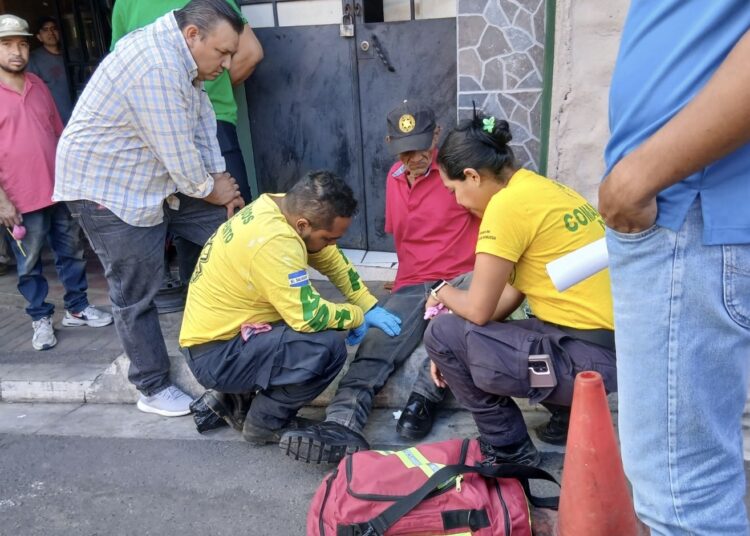 Adulto mayor lesionado tras accidente vial en Ciudad Arce