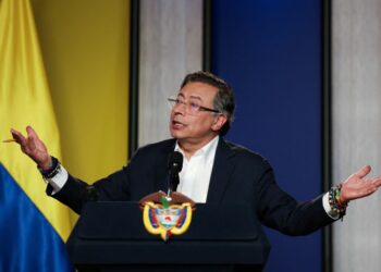 Transparencia financiera de Petro incluye gasto polémico en club de adultos