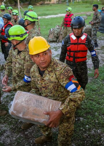 Rescatistas salvadoreños se despliegan en Jamaica para apoyar a comunidades afectadas por el huracán Melissa