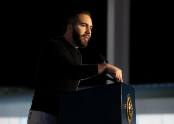 Más de 25 mil jóvenes salvadoreños mejoran su futuro gracias al programa de becas del Gobierno