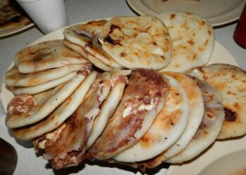 La tradición salvadoreña se celebran en el Festival de la Pupusa 2025