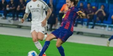 Barça Legends vence al Real Madrid con doblete de Saviola en “El Mágico” González