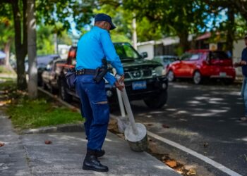 Operativo del CAM libera aceras y garantiza el libre tránsito en San Salvador Centro