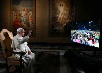 El papa pide a los jóvenes estadounidenses vivir su fe lejos de la polarización política