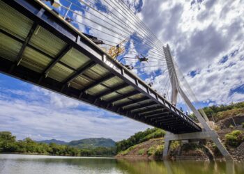 Bungee jumping gratuito convierte al Puente Carolina en el nuevo atractivo turístico del oriente salvadoreño