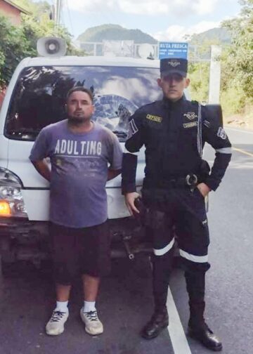 Conductor es detenido tras causar accidente y dejar a motociclista lesionado