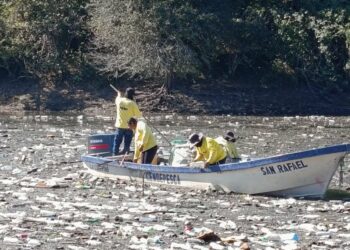 Limpieza en cuerpos de agua avanza en Potonico y Cerrón Grande