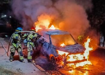 Incendio vehicular en San Cayetano Istepeque es controlado sin dejar lesionados