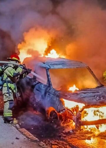 Incendio vehicular en San Cayetano Istepeque es controlado sin dejar lesionados
