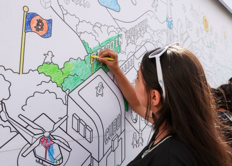 Diversión y aprendizaje para niños en el Centro Histórico durante el evento “Bitcoin Histórico”