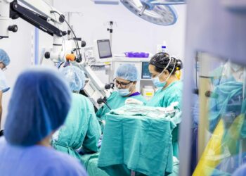 Niños salvadoreños dan su primer paso para recuperar la audición gracias a cooperación con Marruecos