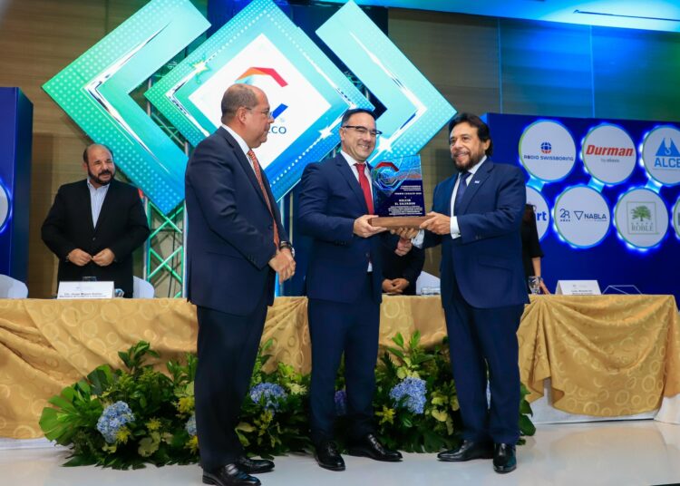 El Salvador impulsa su transformación: sector construcción alcanza crecimiento histórico y recibe reconocimiento en Premio CASALCO