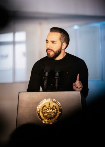 Lo publico debe ser mejor que lo privado