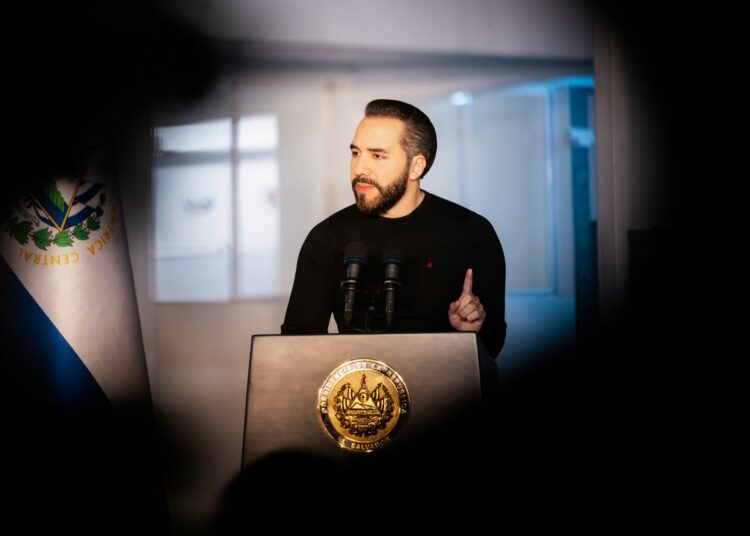 Lo publico debe ser mejor que lo privado