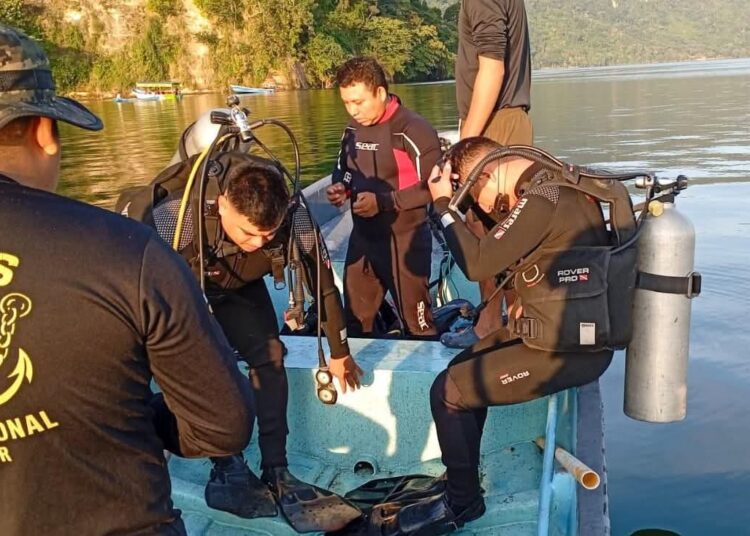 Continúa búsqueda de dos personas desaparecidas tras choque de lanchas en el lago de Ilopango