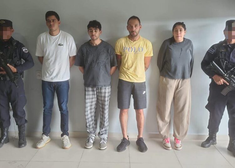 Autoridades capturan a extranjeros vinculados a delitos informáticos en El Salvador