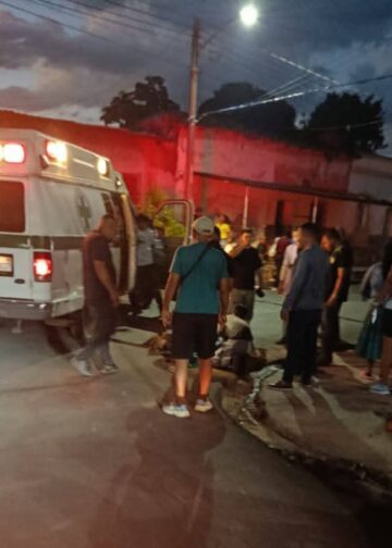 Motociclista queda gravemente herido tras choque en Santa Ana