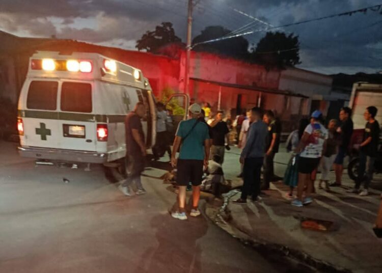 Motociclista queda gravemente herido tras choque en Santa Ana