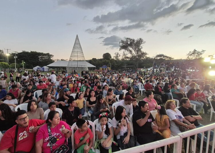El Cafetalón recibe a cientos de familias para inaugurar la temporada navideña