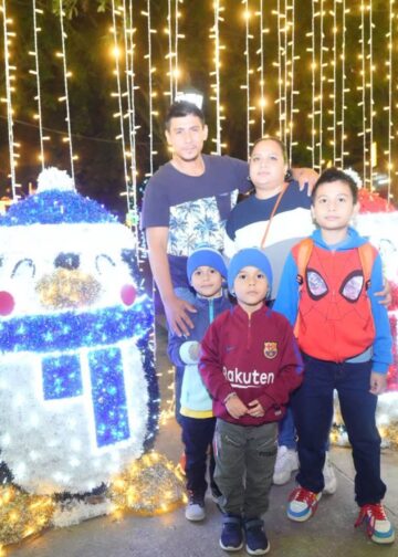 La Villa Navideña de El Cafetalón ilumina Santa Tecla