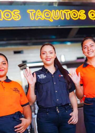 Los Güeros abre nueva sucursal en edificio histórico del Centro de San Salvador