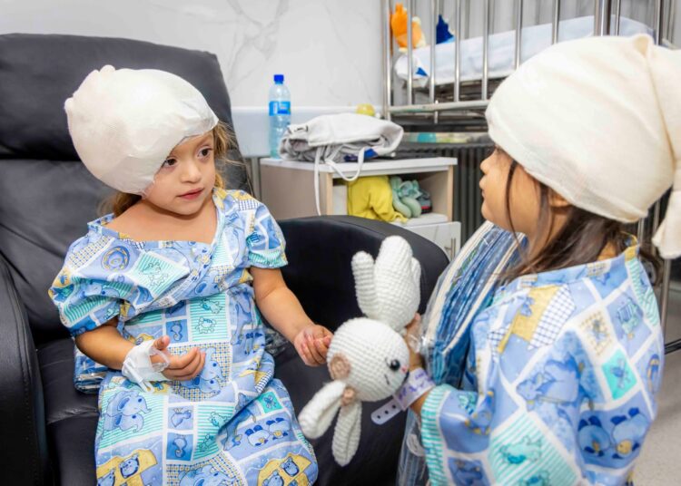 Un nuevo comienzo para 23 niños salvadoreños gracias a implantes cocleares