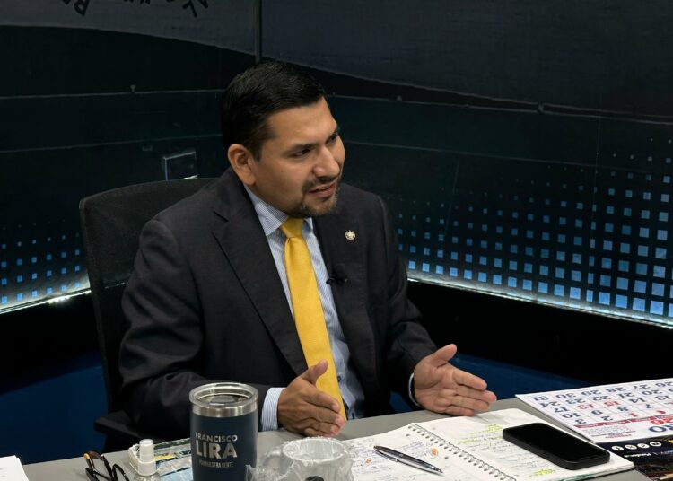 Diputado de ARENA Francisco Lira evade responder si su partido tiene un candidato presidencial