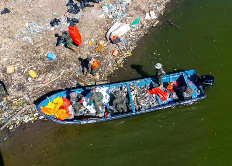 Cerrón Grande y Potonico: el vergonzoso basurero flotante que nos devuelve nuestra propia basura