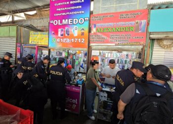 Ejecutan operativo contra vendedores de celulares robados en Santa Tecla Y Lourdes