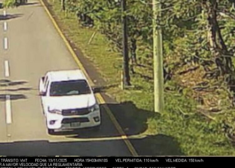 Sistema fotomultas permite sancionar a sujeto que conducía a 158 km/h, en carretera a Comalapa