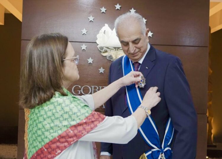 El Salvador reconoce trabajo de embajador de Palestina con Orden Nacional José Matias Delgado