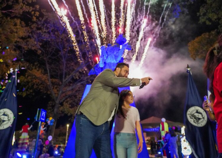 Entregan totalmente renovado el Parque Bolívar de San Salvador