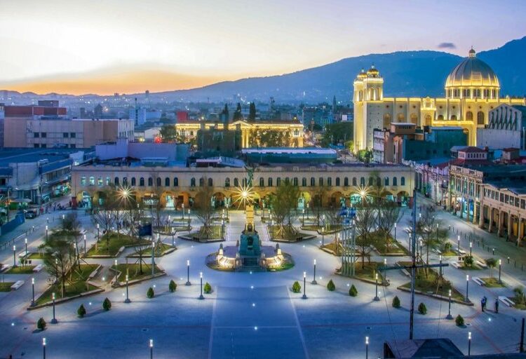 Moody’s Ratings predice proyecta crecimiento económico del 3.3 % para El Salvador