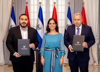 El Salvador y Marruecos pactan fortalecer atención a niños con discapacidad auditiva del país