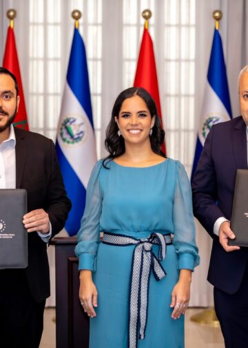 El Salvador y Marruecos pactan fortalecer atención a niños con discapacidad auditiva del país