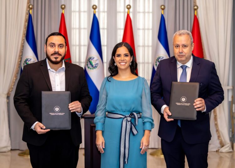 El Salvador y Marruecos pactan fortalecer atención a niños con discapacidad auditiva del país