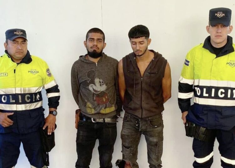 Capturan a motociclistas ebrios que se disputaban vía en Chalatenango