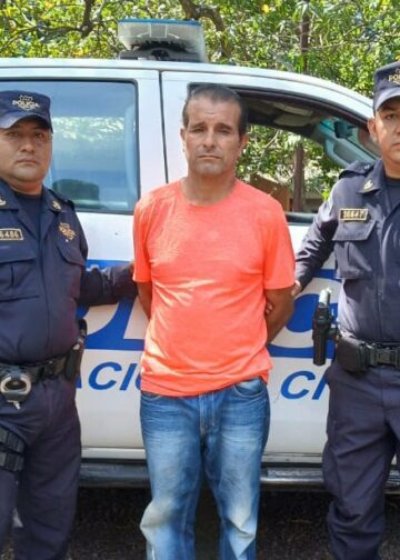 Capturan a hombre que robó una cartera mientras la víctima enfloraba en el cementerio de Texistepeque