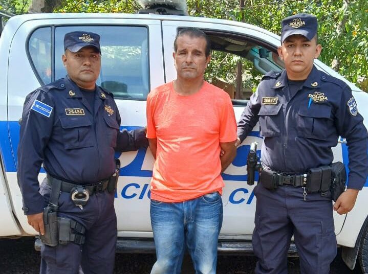 Capturan a hombre que robó una cartera mientras la víctima enfloraba en el cementerio de Texistepeque