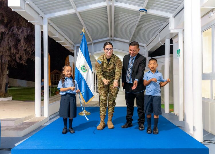 Ministra de Educación, Karla Trigueros inaugura el Centro Escolar Jardines de La Sabana en Santa Tecla