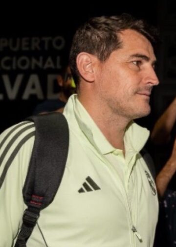 Iker Casillas aterriza en El Salvador para participar en el Clásico de Leyendas