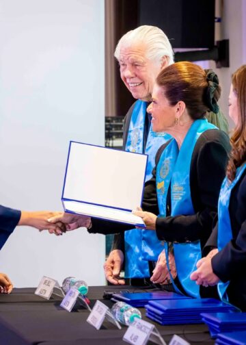Primera Dama Gabriela de Bukele celebra la primera promoción del Instituto Starkey